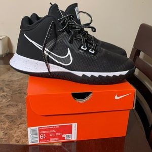 Brand new Nike kyrie flytrap IV (gs) 6.5y